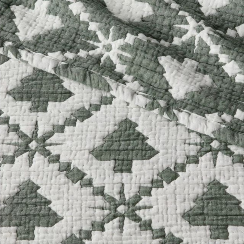 NWT Threshold Tree Pattern Matelasse Full Queen quilt set- Green and White - Picture 3 of 10